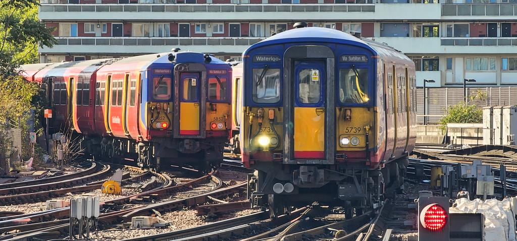 A brief moment at London Waterloo today gave me this photo of <a href="/SW_Help/">SWR Help</a>  Class 455s passing on the station throat. An everyday sight that is now beginning to fade away with the introduction of <a href="/AlstomUK/">Alstom UK & Ireland</a> Class 701s. #Class455 #BREL #LondonWaterloo