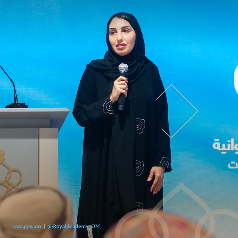 RoyalAcademy_OM's tweet photo. احتفاءً بالكفاءات الوطنية.. وتتويجًا لجهودها في الارتقاء بالأداء المؤسسي، وتحت رعاية الأستاذ محاد بن سعيد باعوين، وزير العمل الموقر؛ اختتمت #الأكاديمية_السلطانية_للإدارة برنامج مستقبل إدارة رأس المال البشري، الذي مكّن مديري تنمية الموارد البشرية في القطاع الحكومي بمهارات متقدمة.