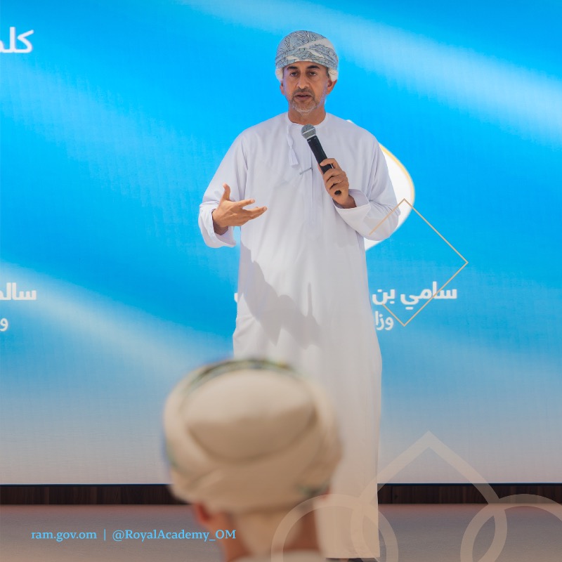 RoyalAcademy_OM's tweet photo. احتفاءً بالكفاءات الوطنية.. وتتويجًا لجهودها في الارتقاء بالأداء المؤسسي، وتحت رعاية الأستاذ محاد بن سعيد باعوين، وزير العمل الموقر؛ اختتمت #الأكاديمية_السلطانية_للإدارة برنامج مستقبل إدارة رأس المال البشري، الذي مكّن مديري تنمية الموارد البشرية في القطاع الحكومي بمهارات متقدمة.