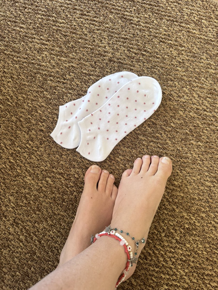 SocksMistress's tweet photo. „Selbst in Punkten bleibe ich die Mistress. 👑
Meine Socken, meine Regeln – vielleicht bald deine Obsession. 🧦
#MistressSocks #SockObsession #Femdom #POV #MondayMood #FYP https://t.co/QnAixCMgKe
