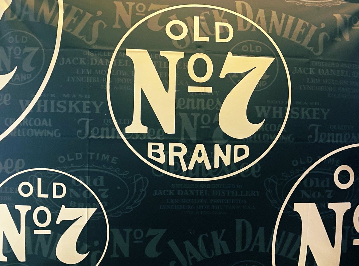 eclair_0617's tweet image. Eclairおーぷんしました‼️

明日は祝日ですね㊗️
今日お休みをとって4連休にされた方いらっしゃいますか❓❓
今日お仕事で明日お休みの人も、そうでない人も1杯どうぞ🥃

お待ちしております🪼

⬇️STAFF⬇️
lin.ee/LdCOgyN

 #ダーツバー  #なんば  #明日は祝日  #BAR