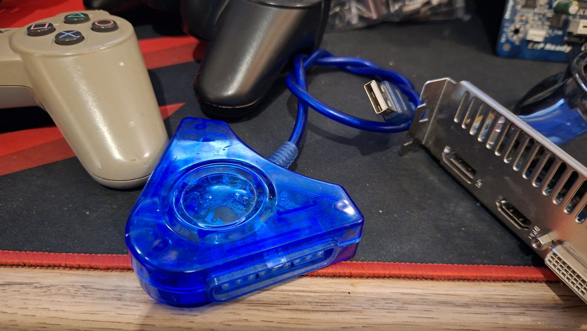 hajek_jaromir's tweet image. Monday goodies 📦📫📯 two PSX controllers, one USB gamepad, blue thing ... PC adapter for dualshock? Mini motherboard and mini GPU 🤣👉 #monday #mailcall #oldcomputers #retropc