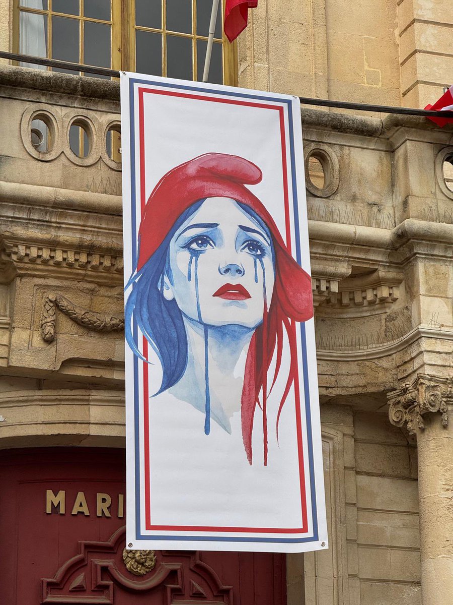 Pour faire face aux maires de gauche qui appellent à brandir le drapeau de la Palestine sur les mairies, Éric le Dissés, maire de Marignane a réalisé une opération tricolore en déployant une Marianne en pleurs et les couleurs Bleu, Blanc, Rouge. 

Bravo à lui ! 👏🏻🇫🇷🇫🇷🇫🇷