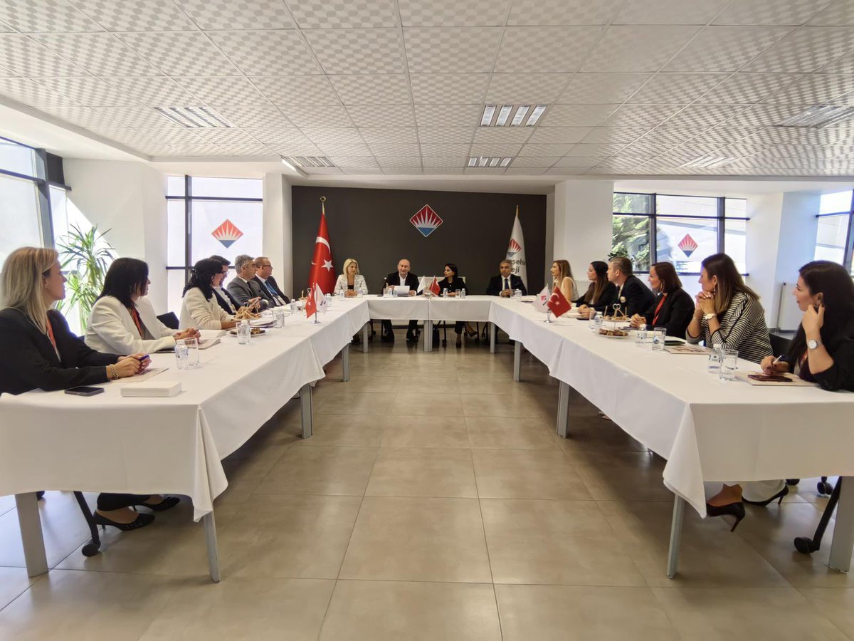 Samsun Kampüslerimizin ziyaretlerine Atakum kampüsümüzle devam eden İcra Kurulu Başkanımız Hüseyin Yücel, değerli eşi Nurşah Yücel, Genel Müdürümüz Dr. Özlem Koç, Genel Müdür Yardımcılarımız kampüs yöneticilerimiz, öğretmenlerimiz ve öğrencilerimizle bir araya geldi.