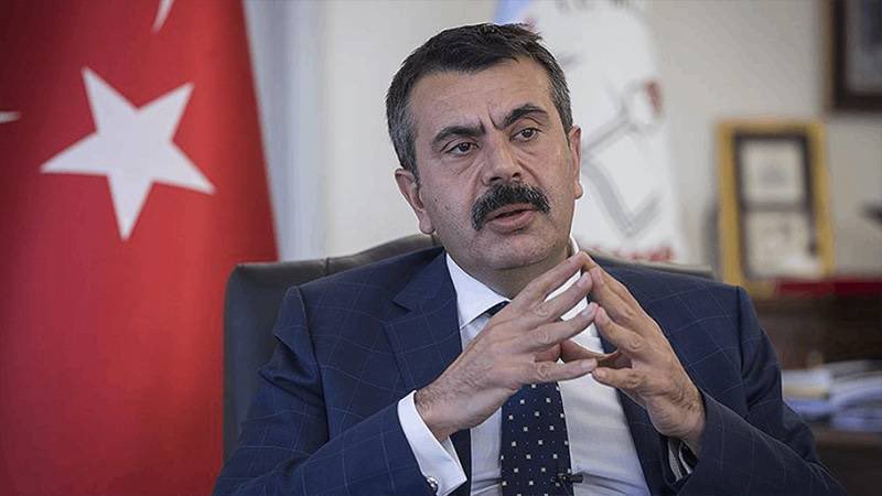 İmam Hatip güzellemesi yapan Yusuf Tekin, kendi çocuğunu koleje gönderiyor!

Sıra arkadaşlarımız MESEM’e sürüklenirken, kız meslek ortaokulları açılırken Yusuf Tekin, çocuğu için başkentin en büyük kolejlerinden birini tercih etti.

Devlet okullarını niteliksiz hâle getirip kendi