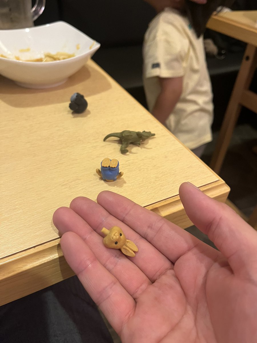 近所の飲み屋で知り合いの息子さんから
ウサギの首をいただきました