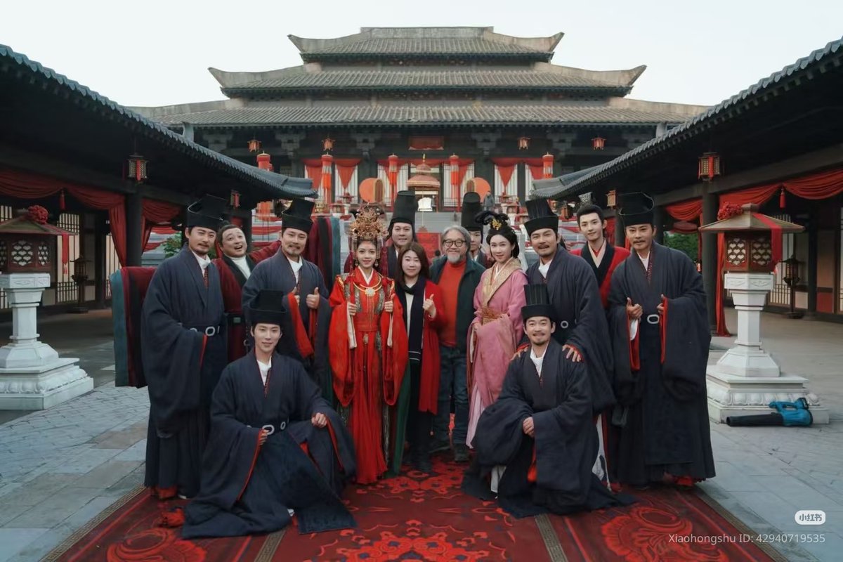 randmpersonjk's tweet photo. Oh my gosh.. the producer of #ThePrincessRoyal 👑 has also visited Mai Mai in the #Irreplaceable 👩‍💼 set and her words just makes me so proud 🥺

"When we were filming TPR, she could also finish 5 pages without getting stuck on the lines"

"Meeting a skilled and hardworking actress is truly a blessing and fortune for all the creatives"

I might cry tonight 😭

#ZhaoJinmai 🌾 #赵今麦
