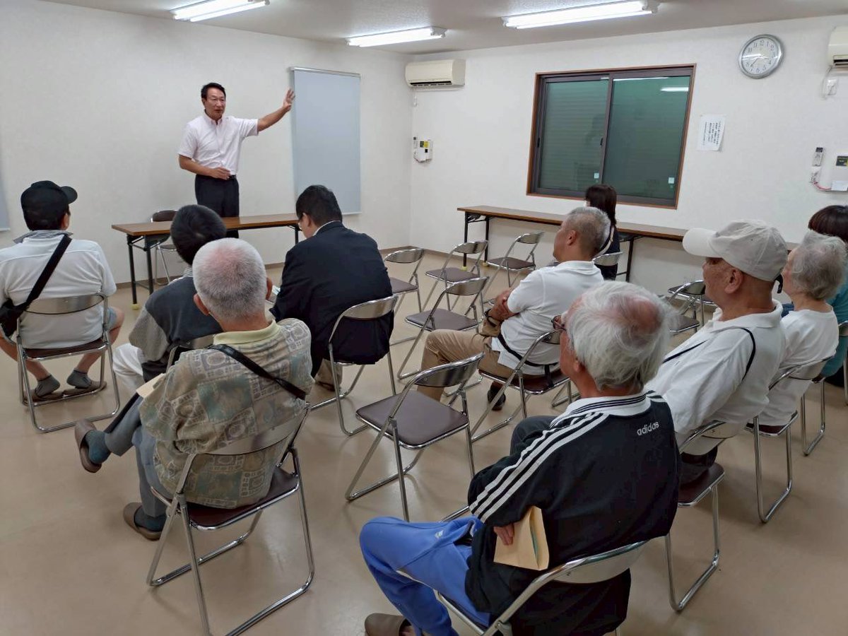 松尾で国政報告会を開きました。８０年代から我が国の中間層が６%ポイント縮小し、低所得と