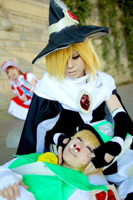 cosplay いにフェス名古屋が開催だったので私のいにしえのコスプレを貼ってみます…これはサイザーさんに看病されてる夢を見せてくれてるです(酷い)キャラがわかる人がフォロワーさんに一人くらい居たら嬉しい… ハーメルン:秋さん フルート:さやかさん ライエル:沙来