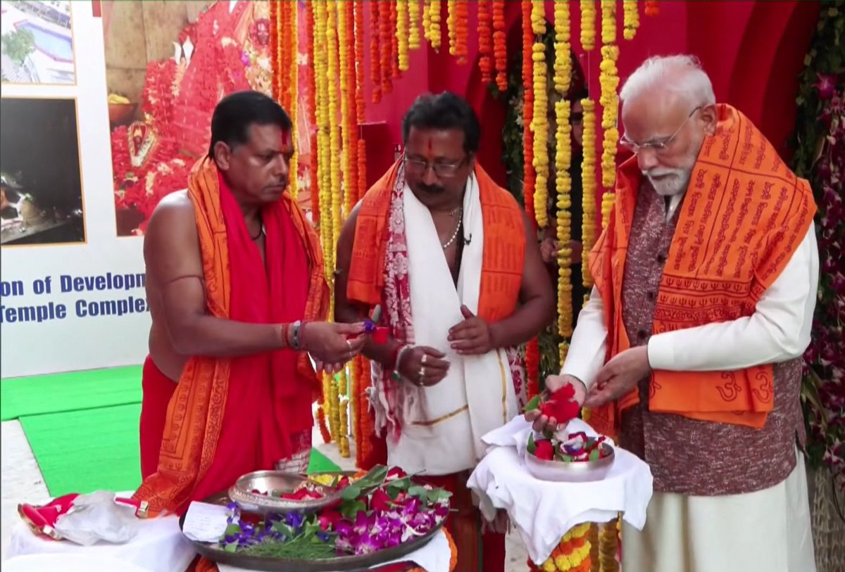 devid_tiprasa's tweet image. A moment of deep reverence.
PM @narendramodi offers prayers at Tripura Sundari Temple, one of India’s oldest Shakti Peethas.
A leader who leads with faith.
#MatabariShaktiPithePMModi