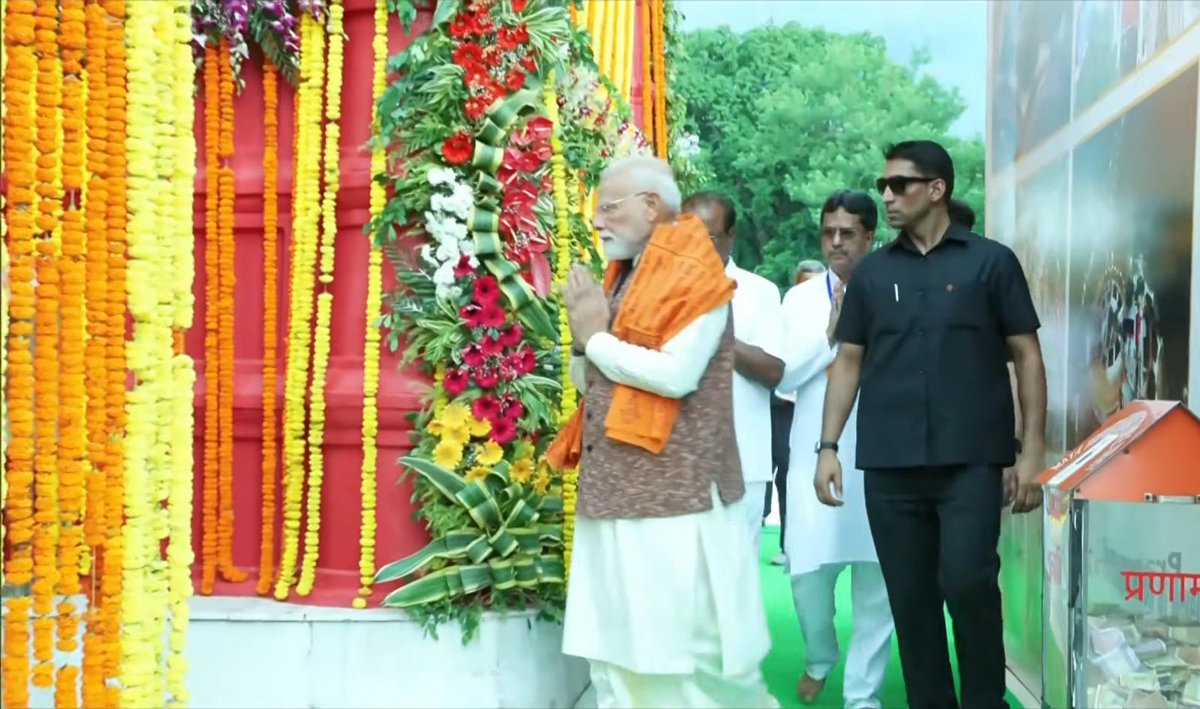 devid_tiprasa's tweet image. A moment of deep reverence.
PM @narendramodi offers prayers at Tripura Sundari Temple, one of India’s oldest Shakti Peethas.
A leader who leads with faith.
#MatabariShaktiPithePMModi