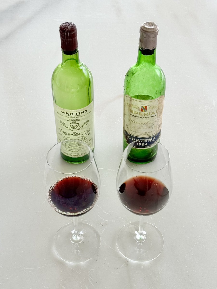 Bodega_Contador's tweet photo. Sábado 20 de septiembre, bonito día con clientes de Luxemburgo y Noruega. Se cató Vega Sicilia “Único” 1964 e Imperial CVNE Gran Reserva 1964 como homenaje a Benjamín Romeo y Jan Petter Thomassen que nacieron un 4 de septiembre de 1964. https://t.co/GxoglAelP9