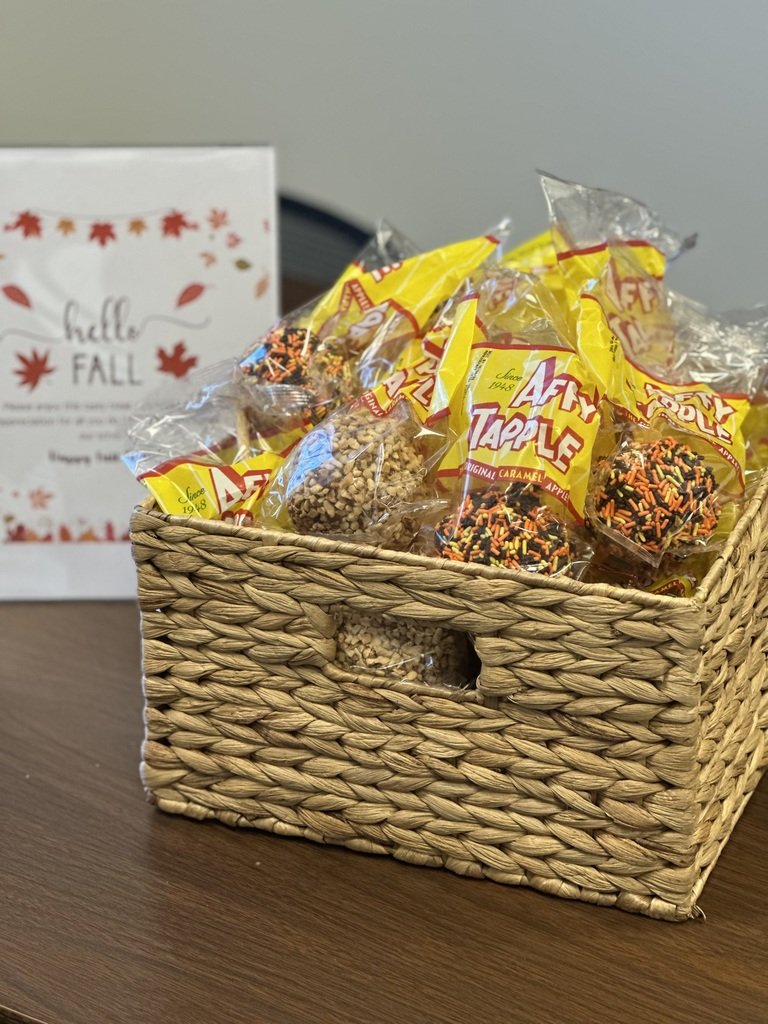 TheAcademy_MPS's tweet photo. Happy 1st day of Fall! The Academy staff and students have a little treat to enjoy today! https://t.co/VgjYx8jWPY