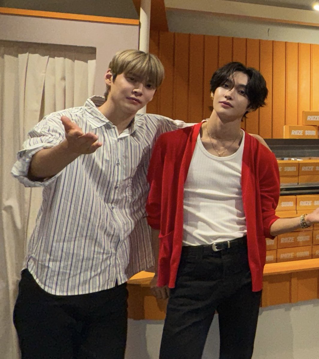 กุเกียดมากกกก มันหินเบ้บอยู่อย่างจริงๆ ตั้งแต่มาไทย555555555555555