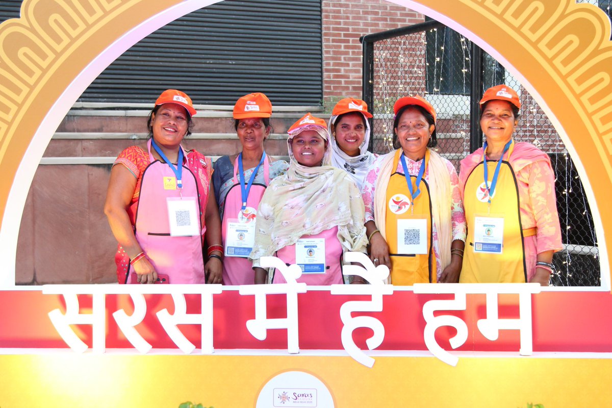 JSLPS Jharkhand (@onlinejslps) on Twitter photo झारखंड की ग्रामीण महिलाओं को प्रोत्साहित करने दिल्ली पहुँची माननीय ग्रामीण विकास मंत्री श्रीमती दीपिका पाण्डेय सिंह
माननीय ग्रामीण विकास मंत्री, श्रीमती <a href="/DipikaPS/">Dipika Pandey Singh</a> ने आज दिल्ली में आयोजित सरस आजीविका मेले का दौरा किया और झारखंड के सभी स्टॉल में प्रदर्शित #पलाश एवं #आदिवा ब्रांड झारखंड की ग्रामीण महिलाओं को प्रोत्साहित करने दिल्ली पहुँची माननीय ग्रामीण विकास मंत्री श्रीमती दीपिका पाण्डेय सिंह
माननीय ग्रामीण विकास मंत्री, श्रीमती <a href="/DipikaPS/">Dipika Pandey Singh</a> ने आज दिल्ली में आयोजित सरस आजीविका मेले का दौरा किया और झारखंड के सभी स्टॉल में प्रदर्शित #पलाश एवं #आदिवा ब्रांड