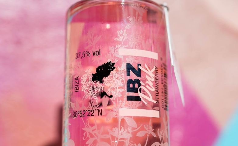 fmarimayans's tweet image. 🍓✨ Para los amantes de la ginebra pero que buscan algo más suave... no nos olvidamos de vosotros con nuestra IBZ Pink Strawberry: un sabor a fresa intenso, fresco y adictivo que te deja con ganas de un sorbo más cada vez 😋

#IBZPinkStrawberry #familiamarimayans #ginlovers