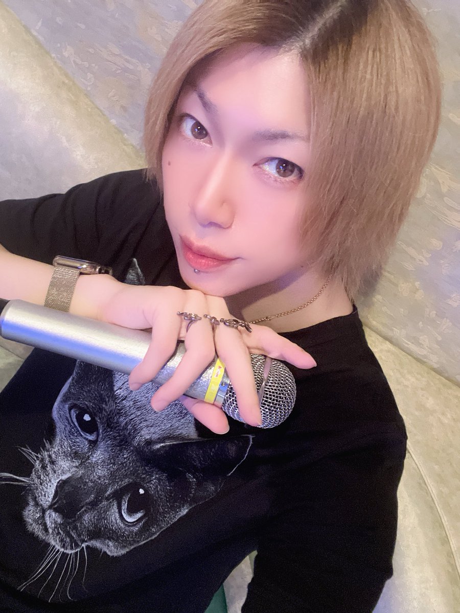 GG_PERO's tweet photo. 久しぶりにカラオケ来たん(・∀・)
北極の火山の〆まみた🍜✨ https://t.co/hJGkJ2VCpF