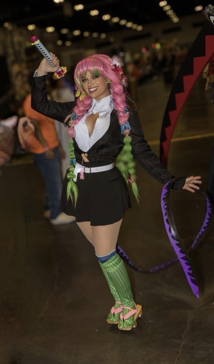 NPC_Chick's tweet image. Fit check and @Spotify showing us something insanely awesome, I love demon slayer!!!! 

I pulled Mitsuri! 🙌🏼 @DemonSlayerUSA 
#fashion #DemonSlayer