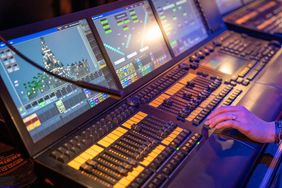 DLPNewsEN's tweet photo. ✨ Behind every show at #DisneylandParis, there's a whole team making the magic shine! Get a glimpse at the incredible talent in the Lighting Department: https://t.co/zFeGanszgb
💡🎭 #DisneyCastLife https://t.co/NiKiGK9CDJ