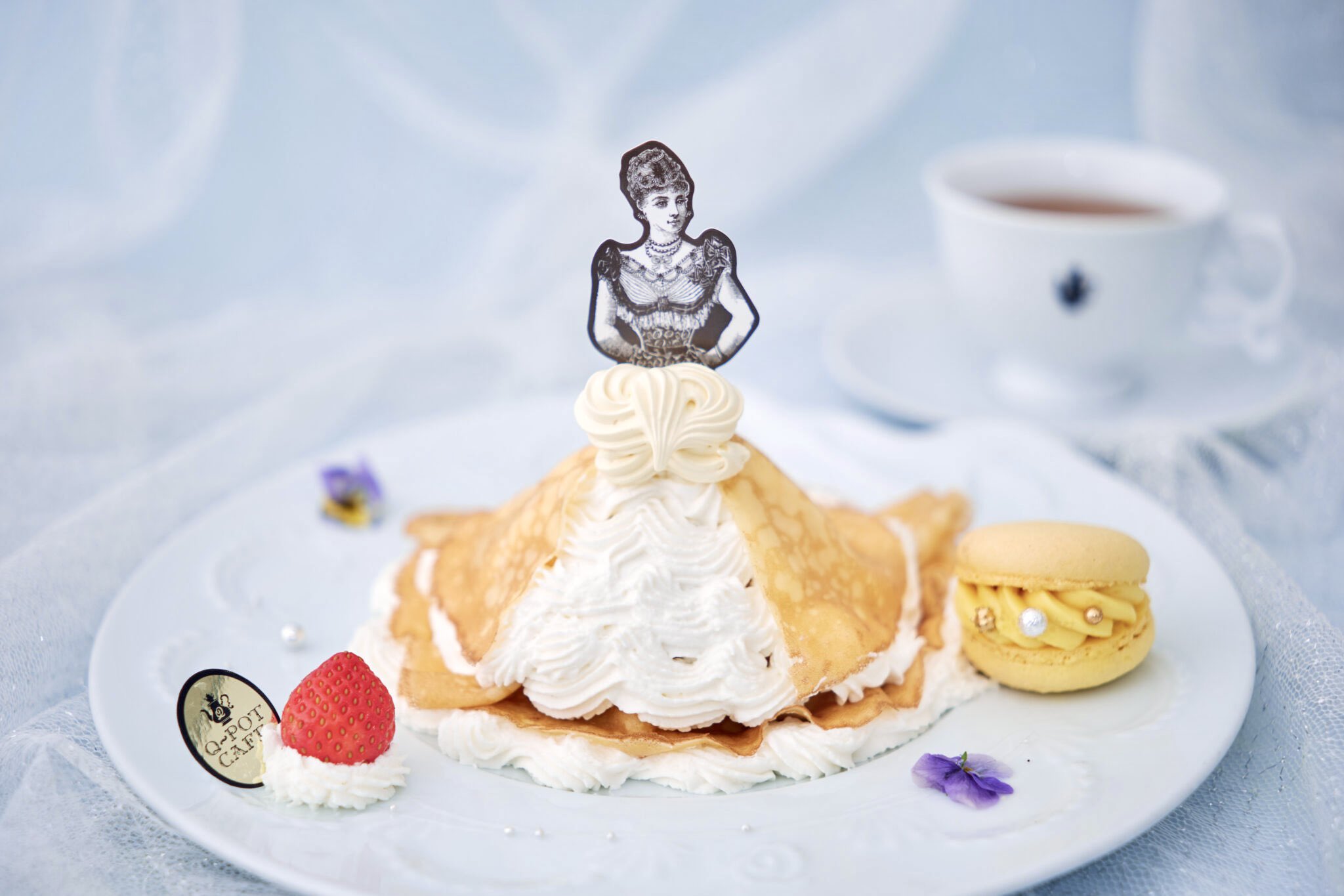 【＊さおり＊様】フェイクスイーツ◆菫ブーケ飾♬ハート型♡パリパリ苺のミルフィーユ さおり＊様】フェイクスイーツ◇菫ブーケ飾♬ハート型♡パリパリ苺の