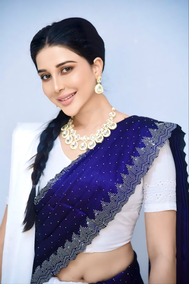 mishikka24's tweet image. A little retro, a lot of elegance 🌹
.
.
.
.
.

#mishikkachaurasia #90sretro #90slook #bollywood #actress