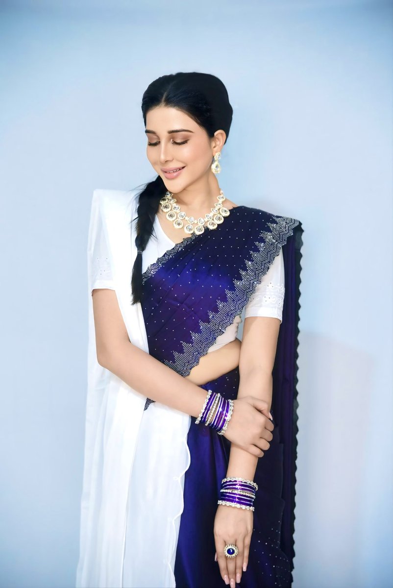 mishikka24's tweet image. A little retro, a lot of elegance 🌹
.
.
.
.
.

#mishikkachaurasia #90sretro #90slook #bollywood #actress