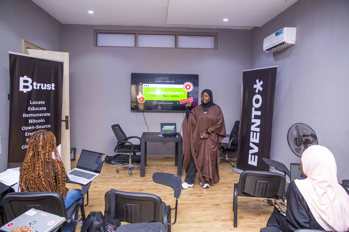 evento_so's tweet image. @ibrahim_sekinah, our community manager, welcomed the hackers.
She then spoke about the hackathon journey ahead. She also discussed the importance of personal branding and social media optimization in Bitcoin.
At @evento_so, we are passionate about empowering women with the…