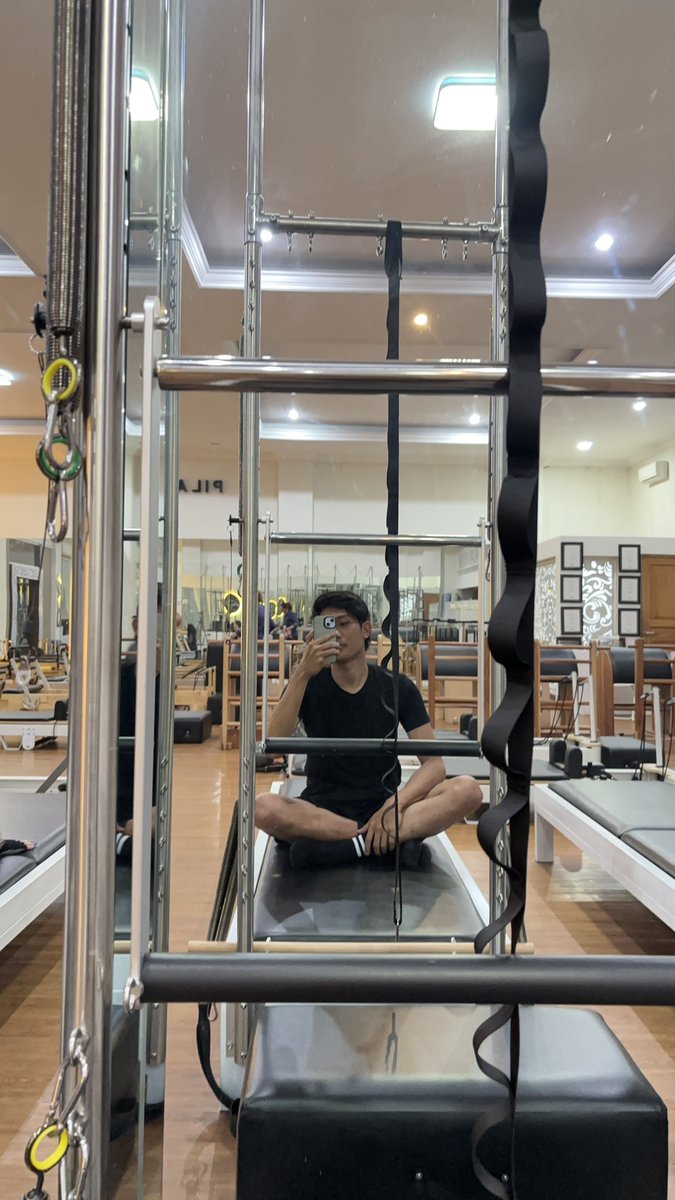 Yourf4voritboy's tweet photo. pilates ndul😬 https://t.co/0xZdbn9sEZ