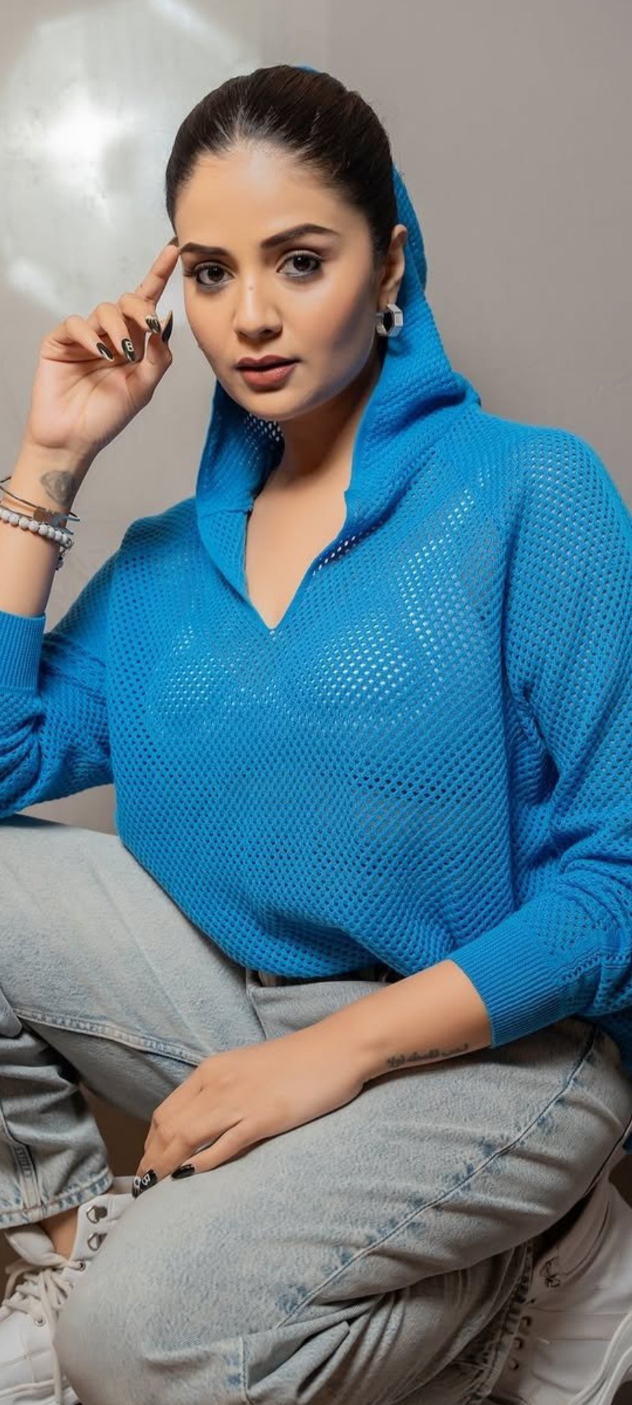 Sreemukhi - Tollywood’s Charming Star and One of India’s Most Beautiful Actresses iiQ8