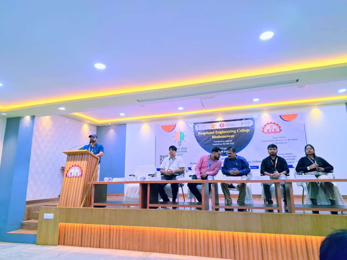 RaajdhaniC's tweet image. 🚀✨ 𝗦𝗜𝗛-𝟮𝟬𝟮𝟱 𝗕𝗟𝗔𝗦𝗧𝗦 𝗢𝗙𝗙 𝗮𝘁 𝗥𝗘𝗖!✨🚀

The Inaugural Ceremony of𝗦𝗺𝗮𝗿𝘁 𝗜𝗻𝗱𝗶𝗮 𝗛𝗮𝗰𝗸𝗮𝘁𝗵𝗼𝗻 𝟮𝟬𝟮𝟱 at 𝗥𝗮𝗮𝗷𝗱𝗵𝗮𝗻𝗶 𝗘𝗻𝗴𝗶𝗻𝗲𝗲𝗿𝗶𝗻𝗴 𝗖𝗼𝗹𝗹𝗲𝗴𝗲 [𝗥𝗘𝗖], 𝗕𝗵𝘂𝗯𝗮𝗻𝗲𝘀𝘄𝗮𝗿was nothing short of spectacular! 🎉🔥