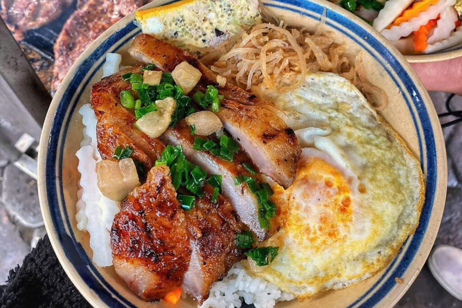 AsiaKingTravel's tweet image. Découvrez le top 5 #plats recommandés par des chefs #Michelin à déguster absolument au #Vietnam, alliant saveurs authentiques et expériences culinaires incontournables
-----------------------
👉asiakingtravel.fr/blog/plats-rec…