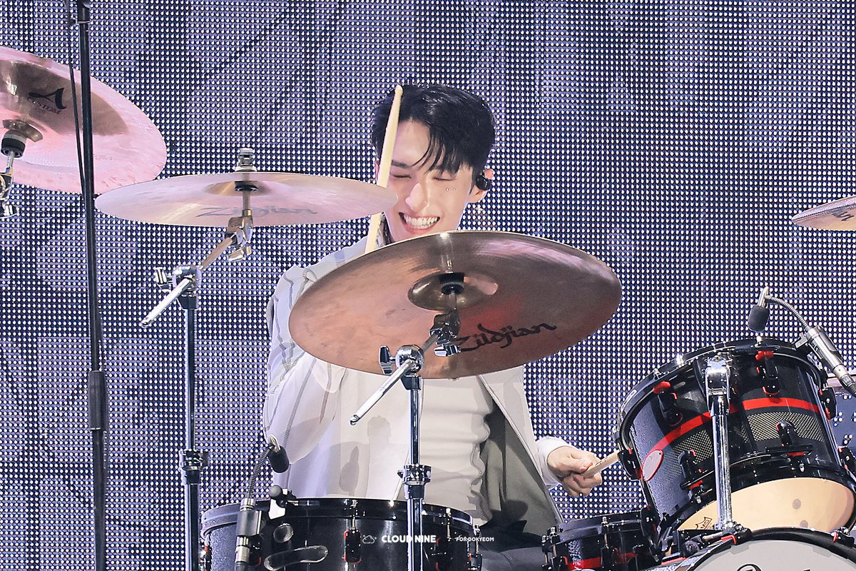 cloudninedk's tweet photo. 250913 SEVENTEEN WORLD TOUR [NEW_] IN INCHEON

드럼 치는 도겸이를 보게 될 줄이야..😭😍

#세븐틴 #SEVENTEEN #도겸 #DK #DOKYEOM #이석민 #도아해 https://t.co/dPJyyXRRn5