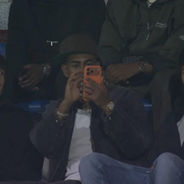 bapphah's tweet photo. Show me any Real Madrid players that using IPhone 17 pro max 😛🤔😂 https://t.co/O2IdLfGXCC