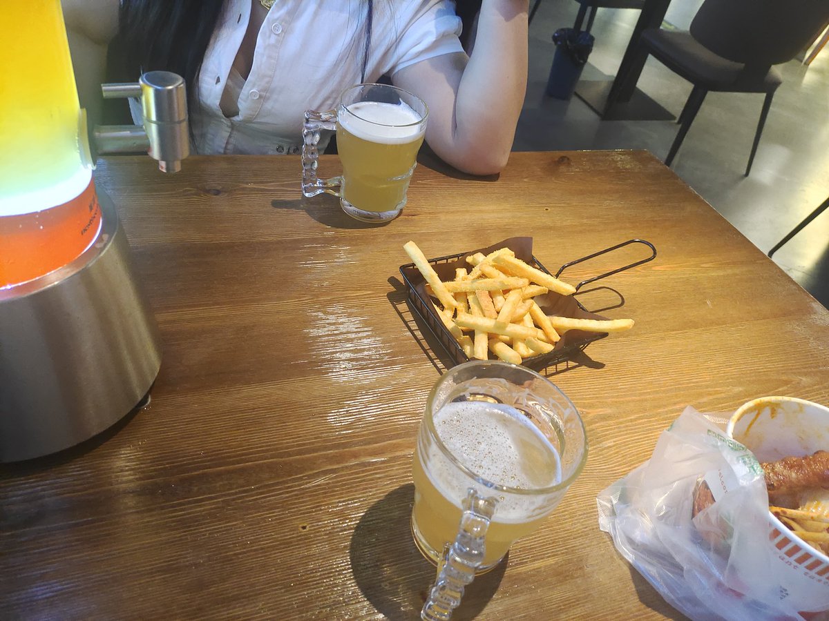 cookies_km's tweet photo. 🍺🍺🍺🍺🍺🍺🍺🍺🍺🍺🍺
#昆明 #昆明学生 #昆明约啪 #女大学生的日常 https://t.co/hpmV0vuNaI