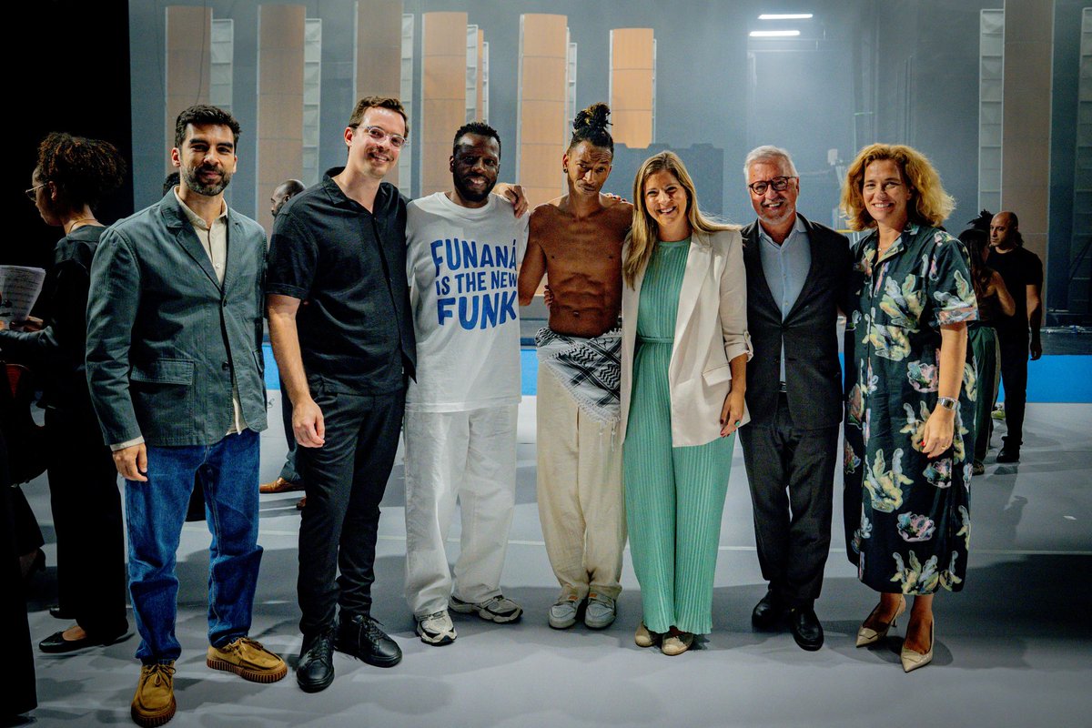 margaridalopes's tweet photo. ♫ A estreia da ópera “Adilson” marcou o arranque da Temporada 2025-2026, no CCB.
Uma criação da BoCA Bienal, que fala de identidade, migrações e esperança. Parabéns a toda a equipa por esta obra, que mostra o poder transformador da arte.
#Ópera #Adilson #Cultura https://t.co/QKb5EDrHG7