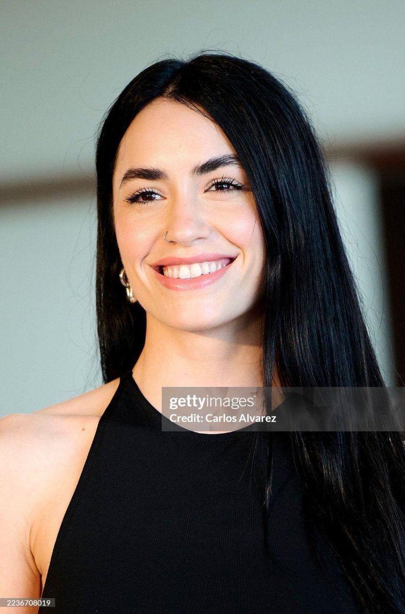 shinelaesp's tweet image. primero q nada BUENOS DIAS mira lo q es ese rostro