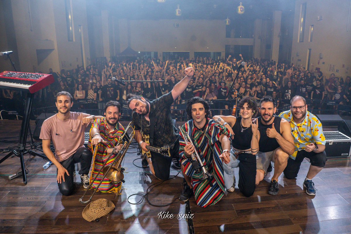 EL MEJOR FIN DE GIRA POSIBLE! 🫶🏻

No podemos decir otra cosa de GRACIAS! ayer vivimos una noche increíble junto a vosotr@s. 
Muchas caras conocidas, otras nuevas y una cosa en común, LA MÚSICA! 
que tanto nos une y disfrutamos.

¡¡Gracias <a href="/MuxismoRock/">Muxismo Rock</a> !!