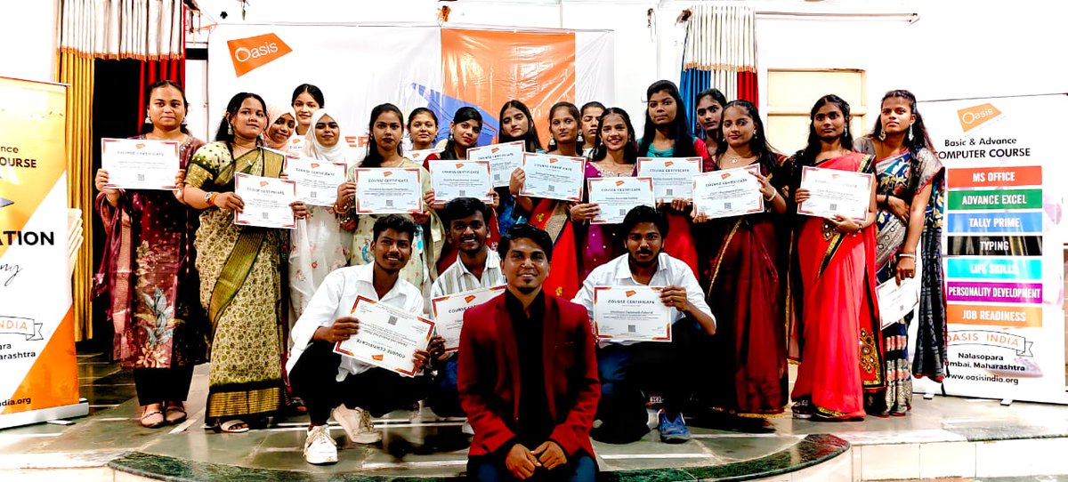 Oasisatindia's tweet image. 40 students. 6 months of hard work. 1 unforgettable graduation 🎓
From life lessons to certificates, proud parents to shining star performers  — our 11th batch in Nalasopara is all set for new beginnings.
#OasisIndia #SkillingLives #ComputerCourse #GraduationDay #Nalasopara