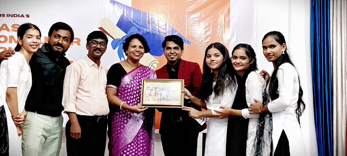 Oasisatindia's tweet image. 40 students. 6 months of hard work. 1 unforgettable graduation 🎓
From life lessons to certificates, proud parents to shining star performers  — our 11th batch in Nalasopara is all set for new beginnings.
#OasisIndia #SkillingLives #ComputerCourse #GraduationDay #Nalasopara