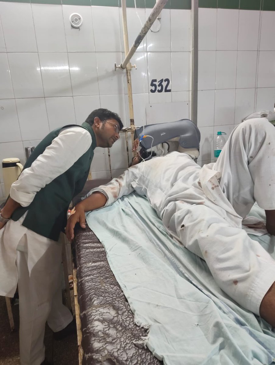 कल रात परचम पार्टी ऑफ इंडिया के एक प्रतिनिधि मंडल ने JNMC अलीगढ़ जा कर लोधा,अलीगढ़ में हुई कथित मॉब लिंचिंग के शिकार मौलाना मुस्तकीम साहब का हाल चाल जाना। 
प्रशासन से अनुरोध है कि मामले की गहनता से जांच कर दोषी पाए जाने वालों पर उचित करवाई करें।
<a href="/PPI_National/">Parcham Party of India</a>