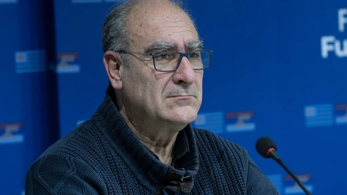 🔴Falleció el ex diputado del Frente Amplio Gustavo “Tato” Olmos. Entre 2020 y 2025 fue legislador por el sector Marea Frenteamplista-Fuerza Renovadora. Perteneció a la Generación 83 y trabajó en GeneXus. #InformativoSarandí