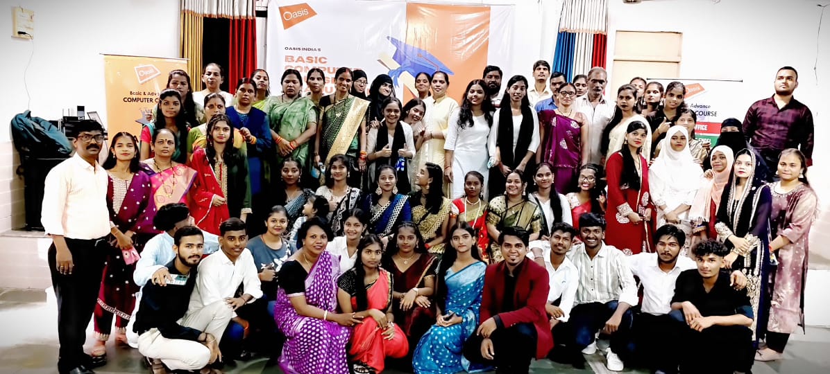 Oasisatindia's tweet image. 40 students. 6 months of hard work. 1 unforgettable graduation 🎓
From life lessons to certificates, proud parents to shining star performers  — our 11th batch in Nalasopara is all set for new beginnings.
#OasisIndia #SkillingLives #ComputerCourse #GraduationDay #Nalasopara