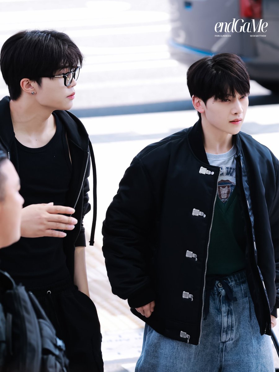 ENDGAME52's tweet image. 250918 ICN 🛫

#박건욱 #석매튜 #맽박즈 #PARKGUNWOOK #SEOKMATTHEW  #MATTPARKZ #ZEROBASEONE #제로베이스원 #ZB1