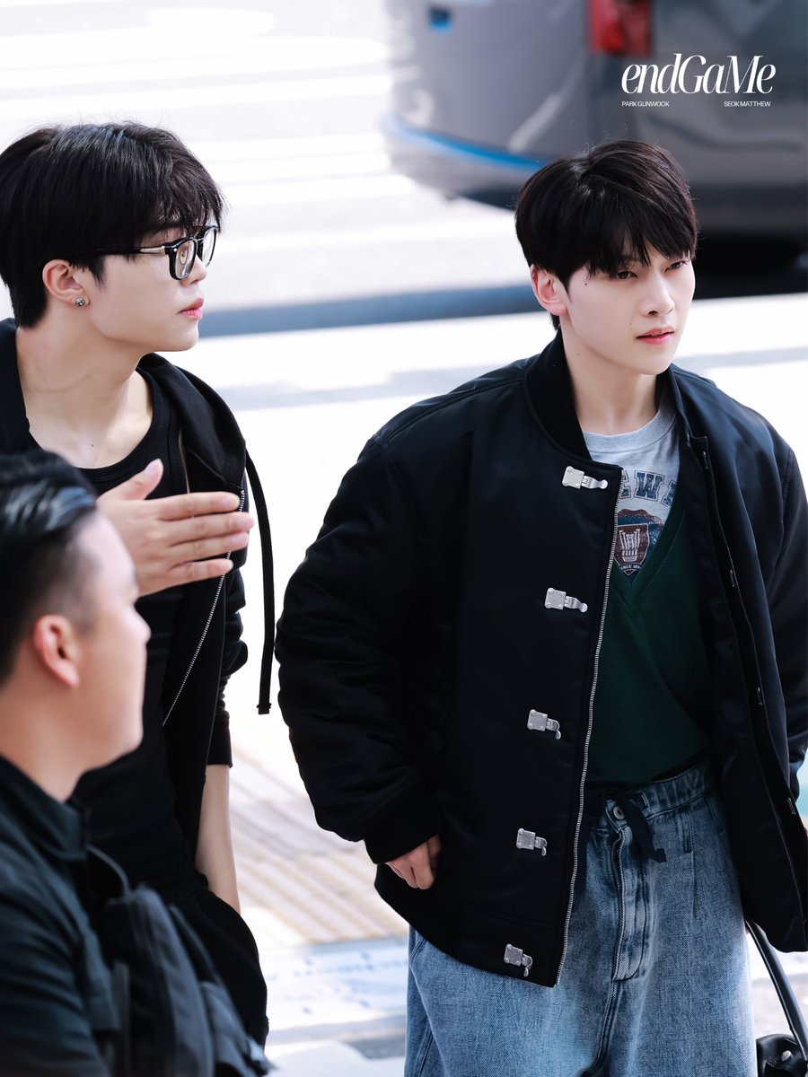 ENDGAME52's tweet image. 250918 ICN 🛫

#박건욱 #석매튜 #맽박즈 #PARKGUNWOOK #SEOKMATTHEW  #MATTPARKZ #ZEROBASEONE #제로베이스원 #ZB1