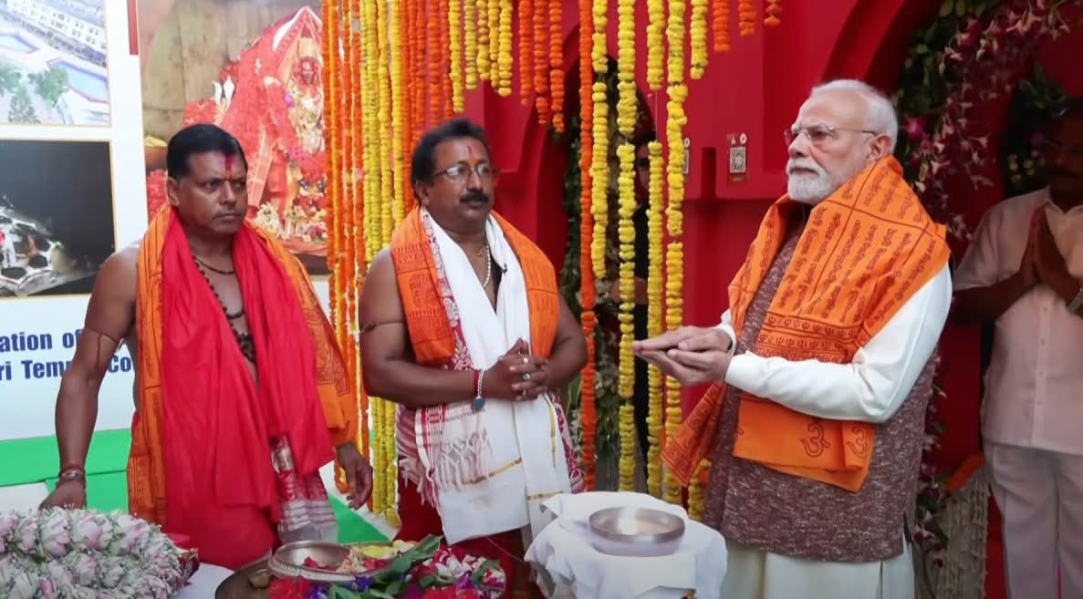 Samratroyofc's tweet image. মা&apos;য়ের দরবারে দেশের প্রধানসেবক!

#MatabariShaktiPithePMModi