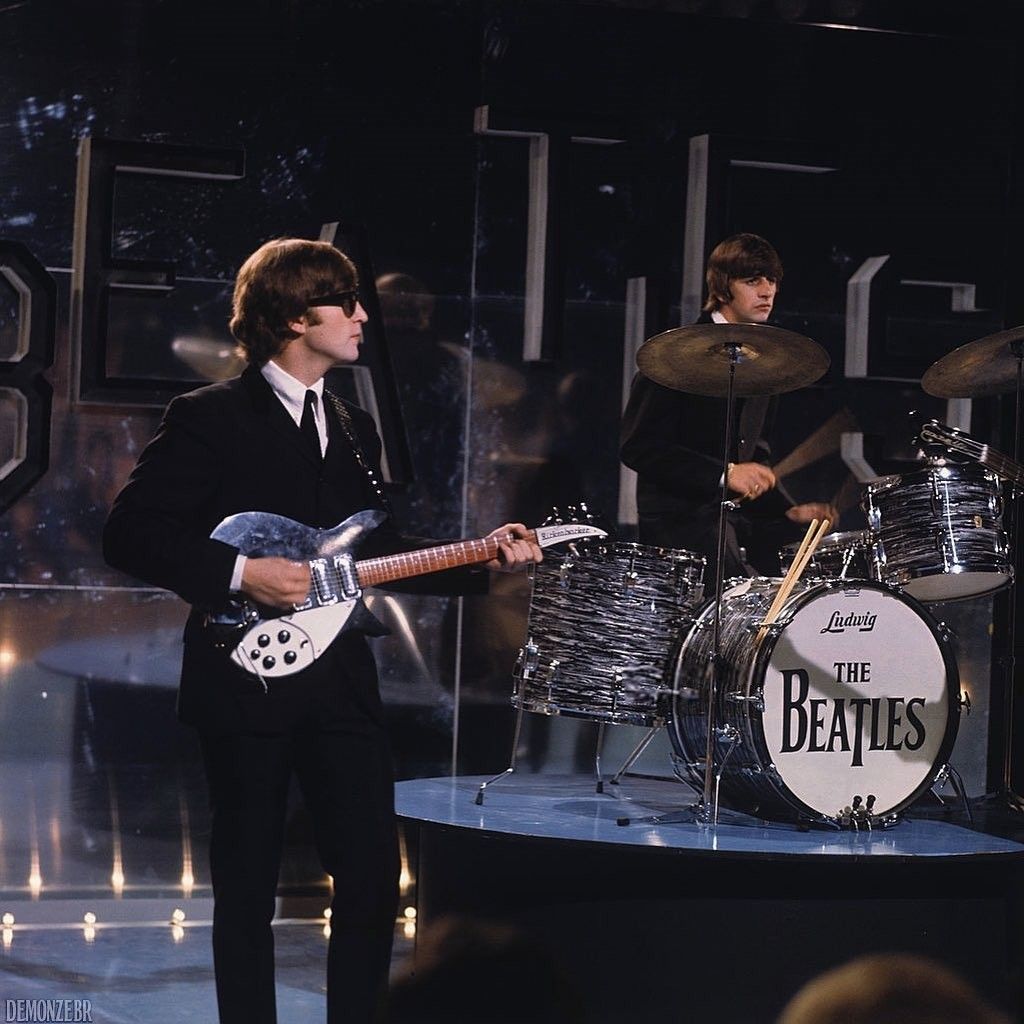 BeatlesArchive2's tweet photo. John Lennon (playing his second Rickenbacker 325 guitar) and Ringo Starr
The #Beatles on Thank Your Lucky Stars Summer Spin at Teddington Studios in London on 11th July 1964. 
📷David Redfern https://t.co/8EMG3pmPQx