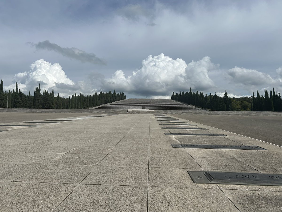 Day 1, Stand 1 of the #4LANCS battlefield study #ExMATAJURLION 🦁 sees the study at the Redipuglia War Memorial discussing the realities of war 
and the sacrifice of the Italian Army during the 12 battles of the Isonzo <a href="/LANCS_REGT/">Duke of Lancaster's</a> #WW1 <a href="/PikeGrey1418/">Nicolai Eberholst (Pike Grey 1914-1918)</a> <a href="/masaccio60/">Tom Isitt 🐝</a>  <a href="/Alan_K_Sweeney/">Alan Sweeney</a>