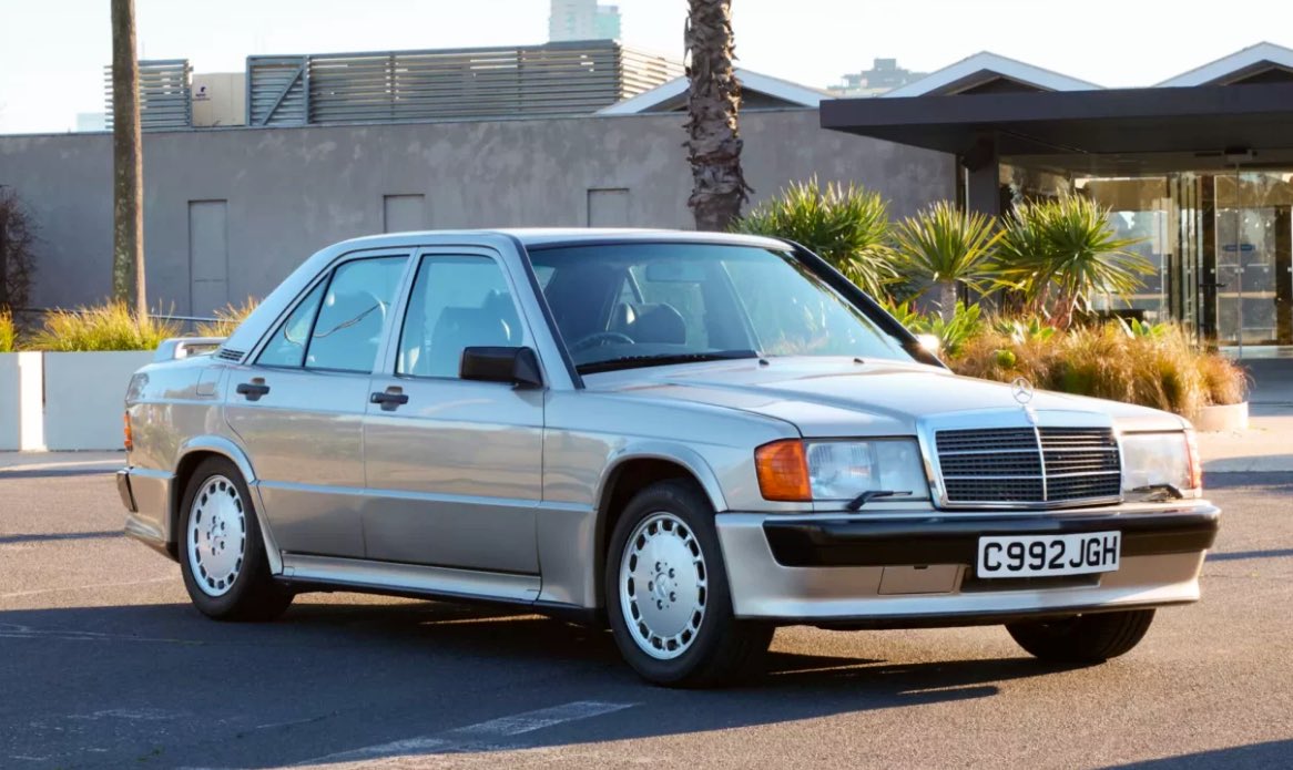 Autoextragti's tweet image. El Mercedes 190 que conducía Ayrton Senna por las calles de Londres saldrá a subasta. Aquí los datos del emblemático modelo y el precio al que se vendería: tinyurl.com/fuwf8ffd

#Senna #Mercedes
