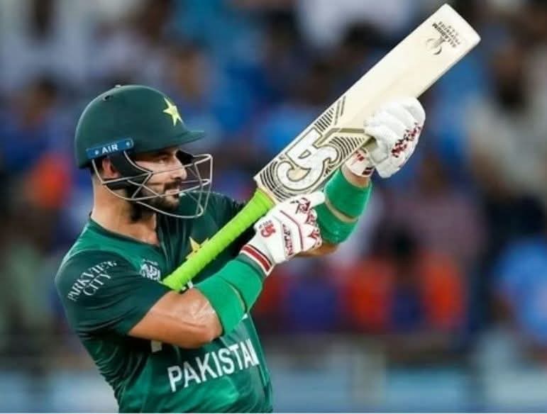 जाहिलियत दिखेगी सबको कोई निशां न बाकी होगा।
खेलों में आतंक ढूंढता आखिर कोई पाकी होगा।
सभ्य खेल में दुनिया वाले जिसे खिलाडी समझ रहे थे।
किसे पता था वो भी अपने अंदर से आतंकी होगा।
#Pakistan