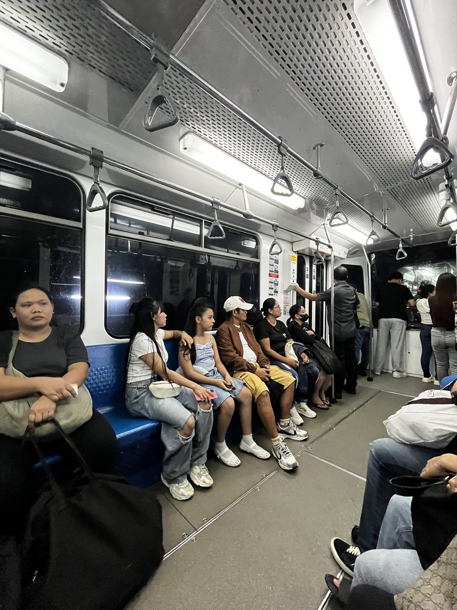 sergi_tron's tweet image. survived my first manila commute